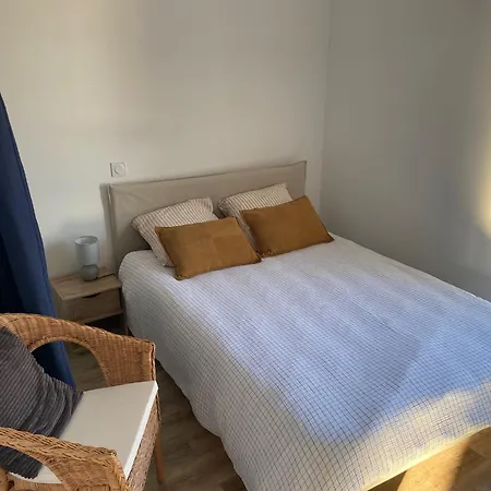 T3 Spacieux Avec 2 Places De Parking Gratuites *